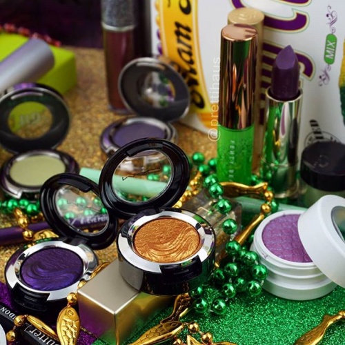 2020-02-25_MardiGras_prettihaus_makeup_igmakeup_instamakeup_instabeauty_motd_motdmakeup_makeupoftheday_makeupofinsta_flatlay_makeupflatlay_slaytheflatlay_makeuptowakeup_beautycommunity